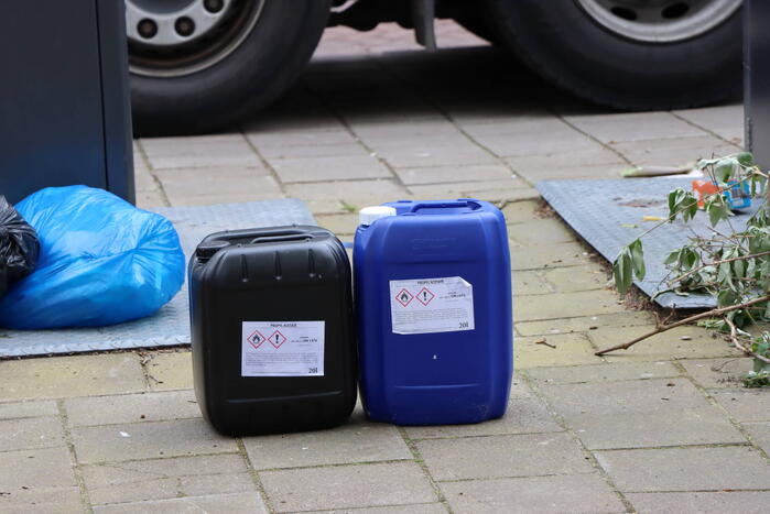 Ruim 500 jerrycans met drugsafval gevonden in ondergrondse containers