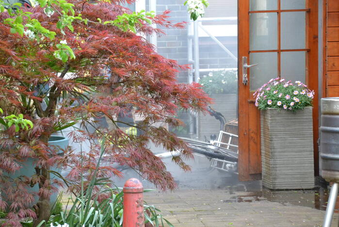 Elektrische fiets vat vlam in schuur