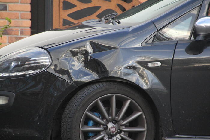 Fatbiker en automobilist in botsing