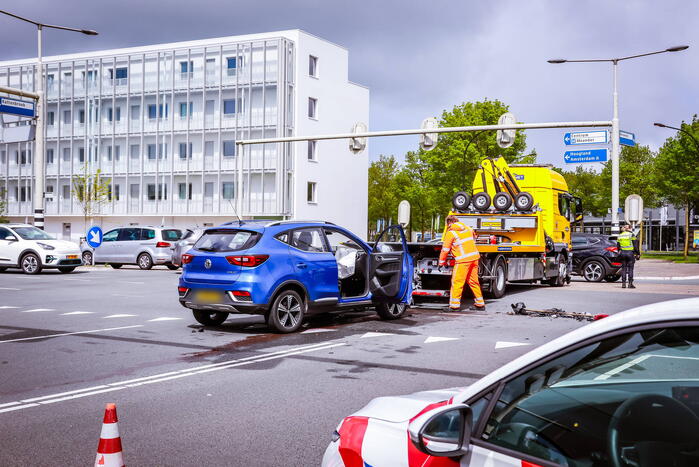 Flinke schade bij botsing op kruispunt