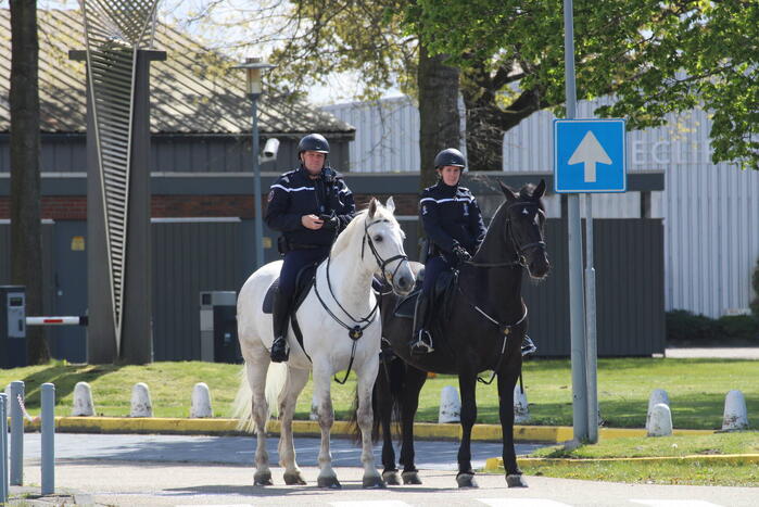 Demonstratie van Extinction Rebellion bij vliegveld