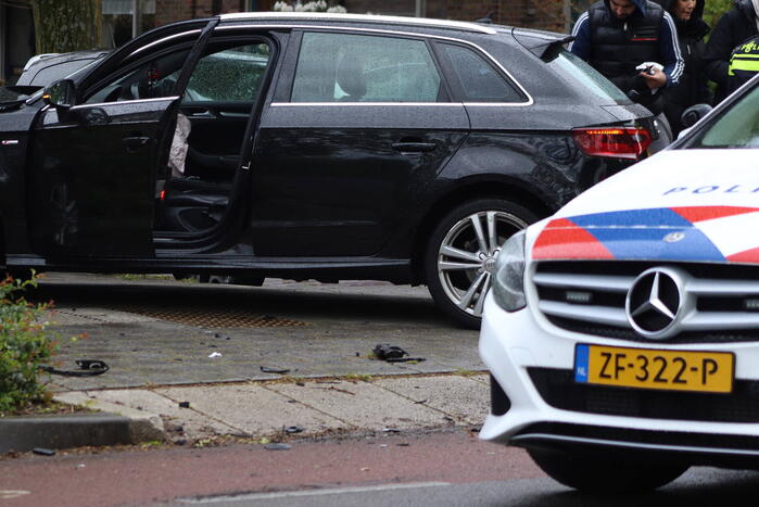 Forse schade na frontale botsing tussen auto's