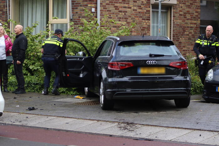 Forse schade na frontale botsing tussen auto's