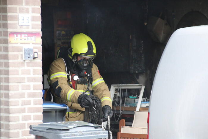 Föhn veroorzaakt flinke rookontwikkeling in schuur van woning