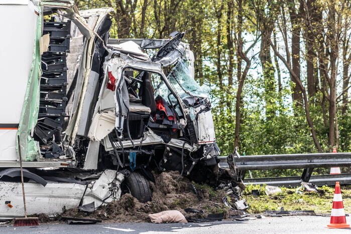 Meerdere gewonden bij aanrijding tussen drie vrachtwagens