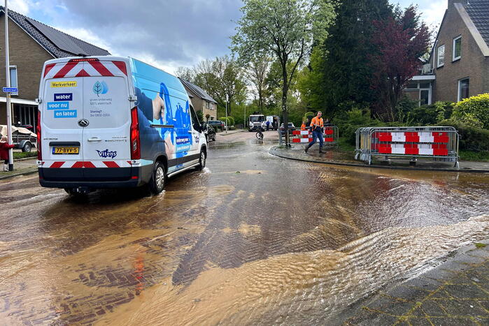 Geknapte waterleiding zet straat blank
