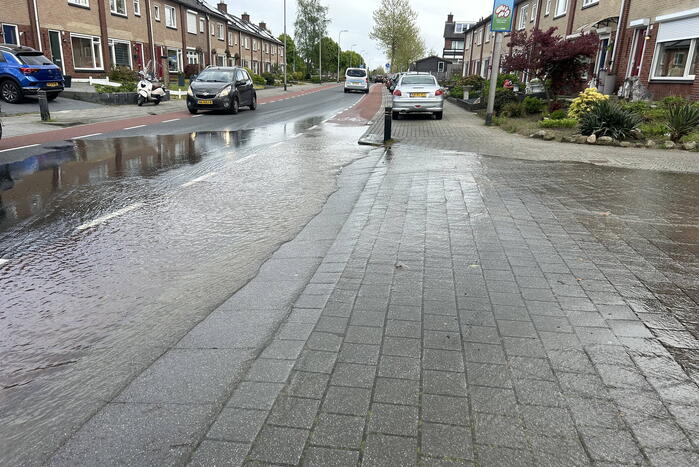 Geknapte waterleiding zet straat blank