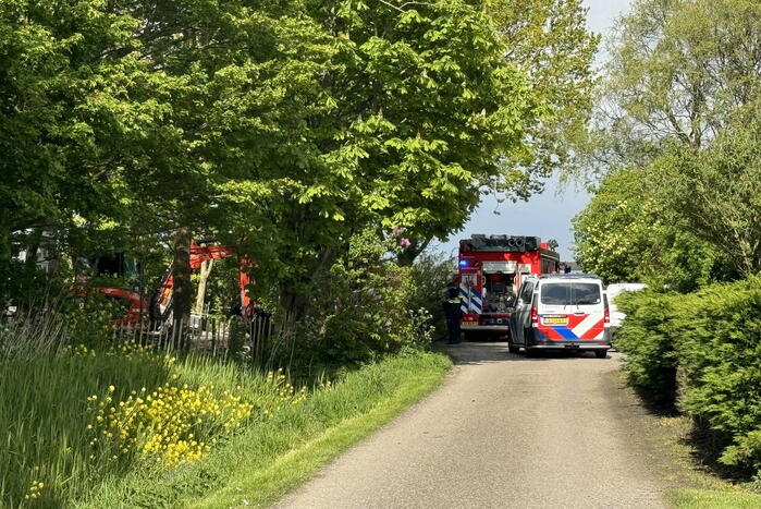 Bouwcontainer vat vlam naast woning