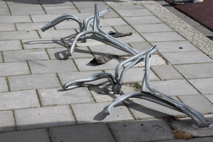 Automobilist richt ravage aan bij ongeval