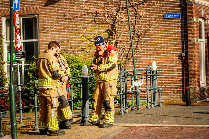 Brandweer onderzoekt bubbels in water