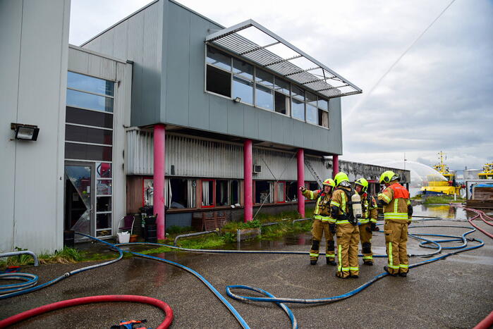 NL-alert afgegeven voor grote brand in industriepand