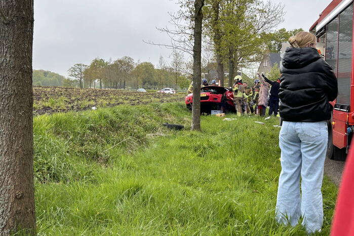 Persoon bekneld na ernstig ongeval