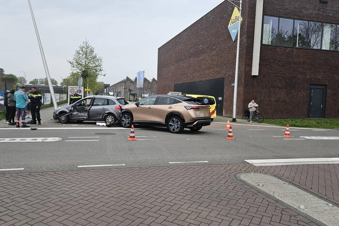 Flinke schade bij ongeval op kruising