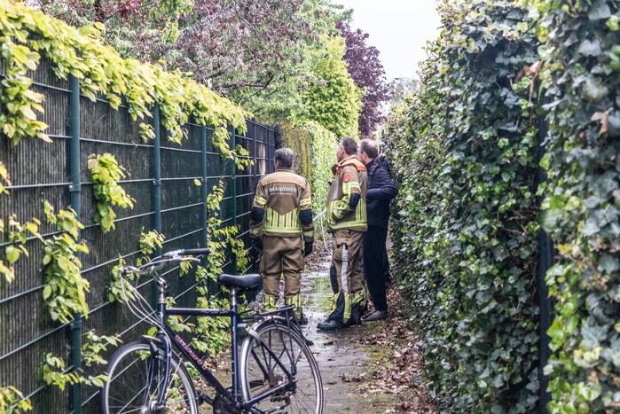 Brand in achtertuin snel onder controle door omstanders