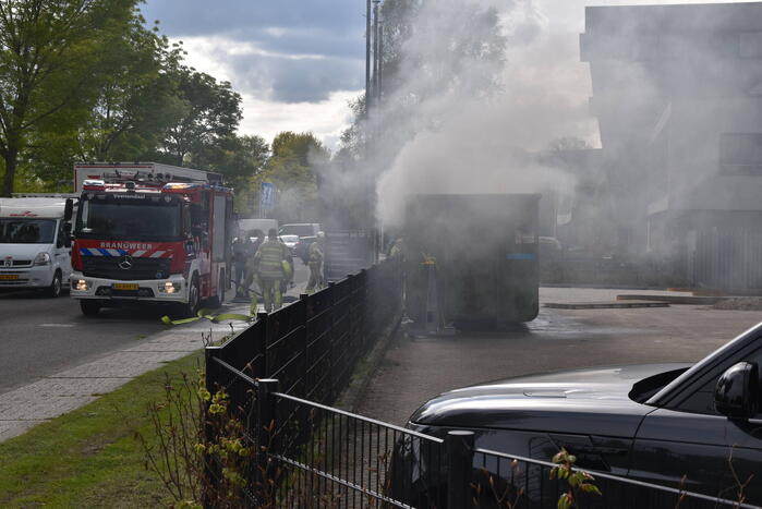 Veel rookontwikkeling bij brand in container