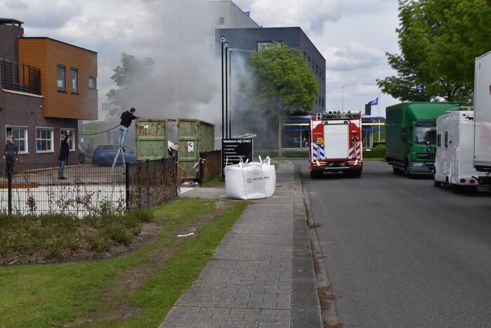 Veel rookontwikkeling bij brand in container
