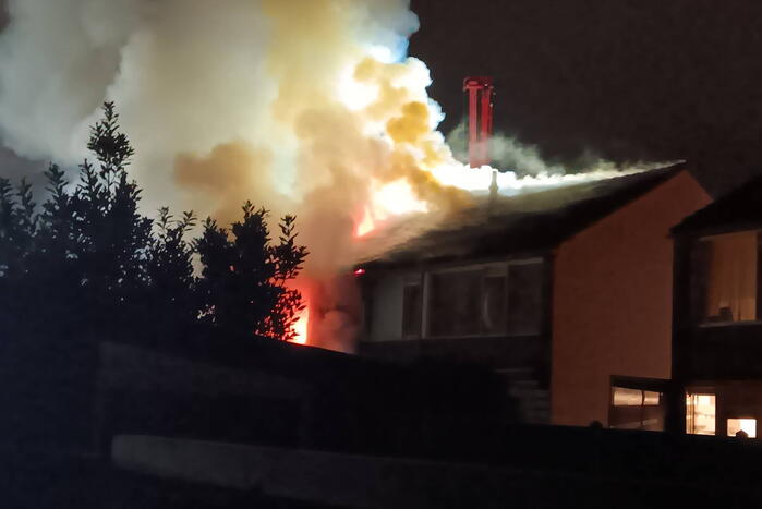 Vlammenzee, enorme ravage en zwaargewonde in woning na explosie in meterkast