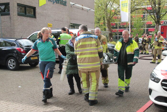 Hond gered door brandweer bij woningbrand