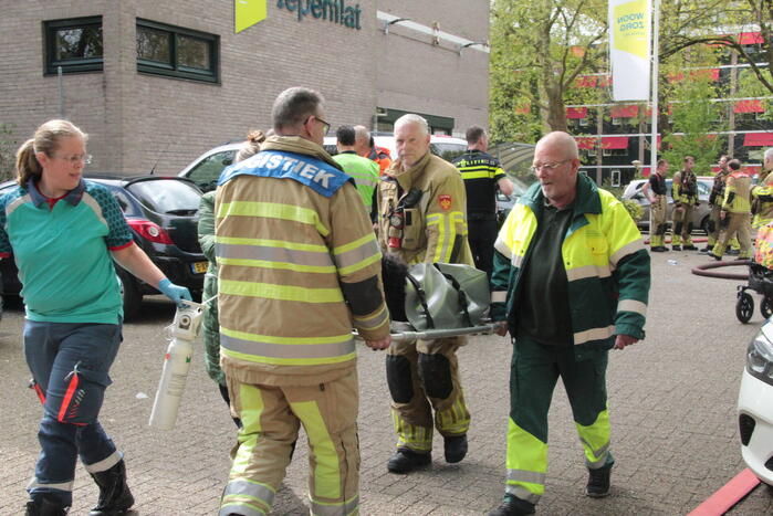 Hond gered door brandweer bij woningbrand