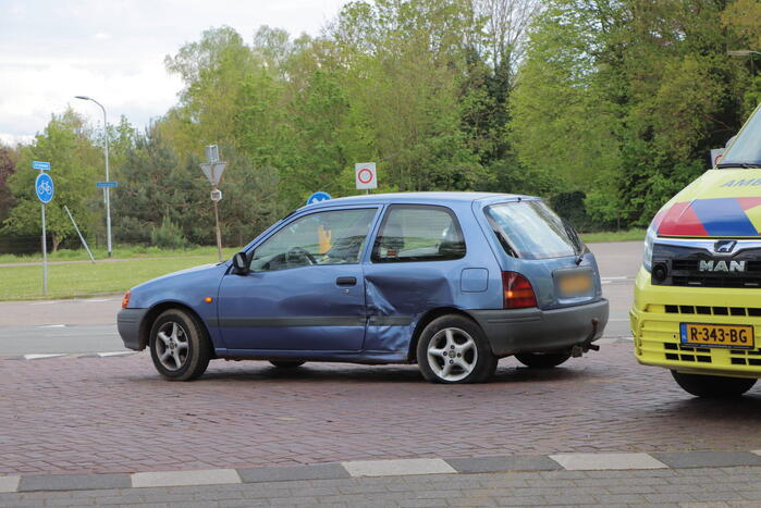 Flinke schade na botsing tussen auto's