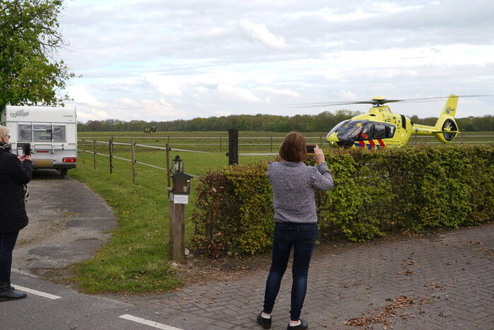 Man ernstig gewond na val van trap, inzet traumahelikopter trekt bekijks