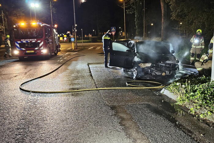 Wederom voertuig verwoest door brand