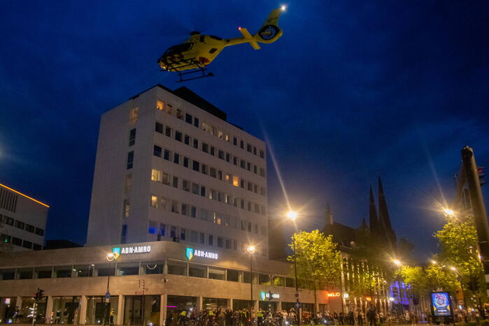 Traumahelikopter landt op kruising voor medische noodsituatie in bioscoop