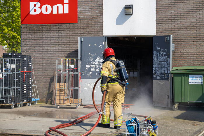 Gebroken slang bij Boni supermarkt zorgt voor brandweer inzet