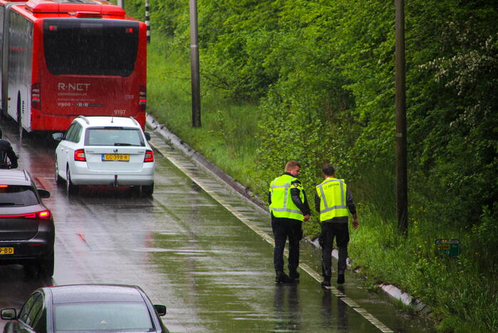 Dichte rijstrook door ongeval met lijnbus