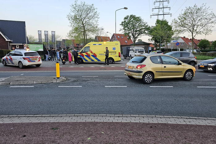 Scooterrijder en automobilist in botsing