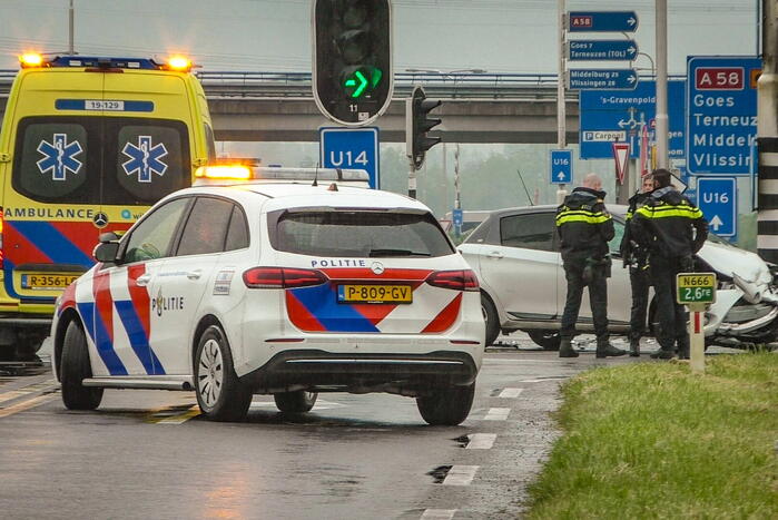 Flinke schade bij ongeval op kruising