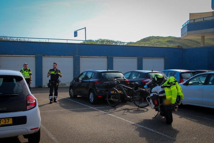 Fietser gewond bij aanrijding, automobilist rijdt door