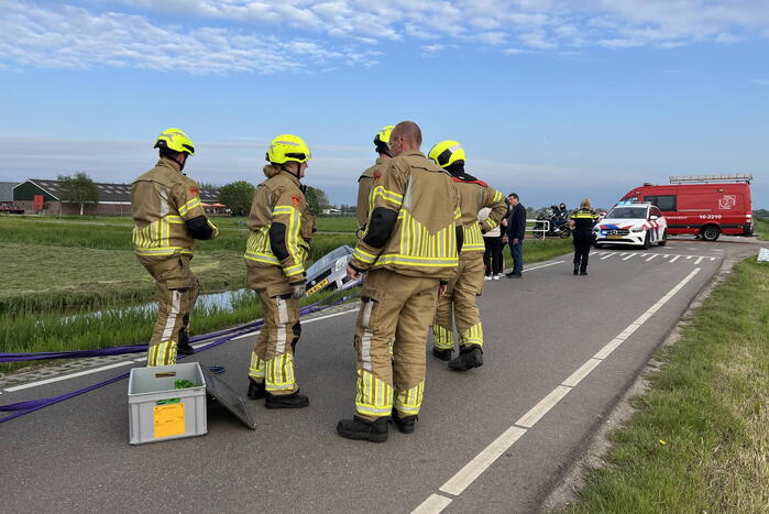 Auto raakt te water door technisch mankement