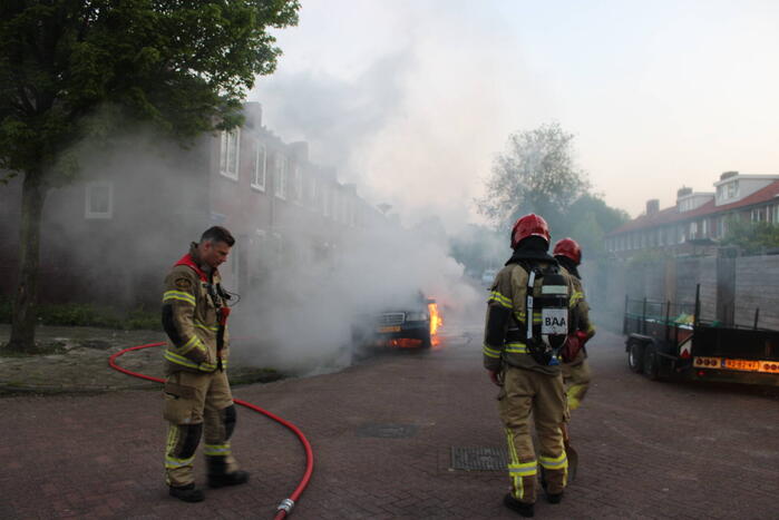 Personenauto gaat in vlammen op