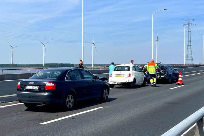 Kettingbotsing op Haringvlietbrug