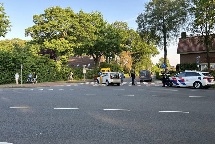 Auto vast op vluchtheuvel