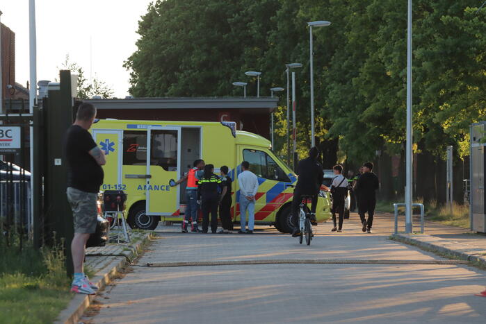 Politie onderzoekt mogelijk steekincident in AZC