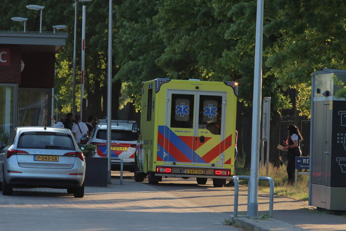 Politie onderzoekt mogelijk steekincident in AZC