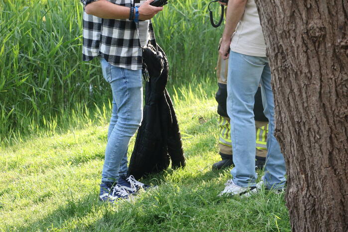 In het water gegooide jas zorgt voor brandweerinzet