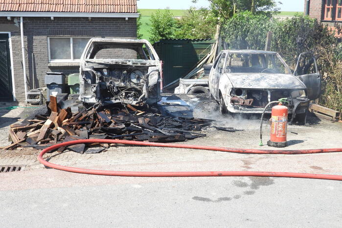 Twee voertuigen afgebrand tijdens werkzaamheden