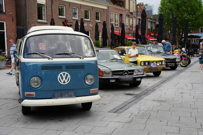 Klassieke auto's te bewonderen in het centrum