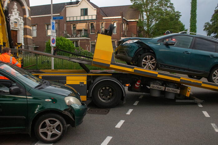 Fikse schade bij frontale aanrijding op kruising