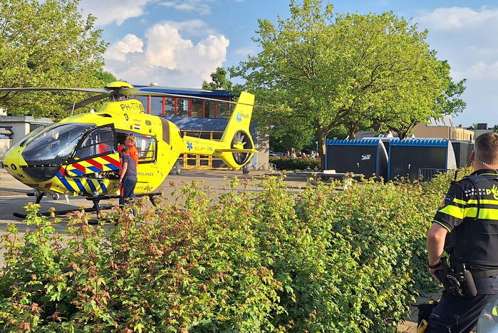 Traumahelikopter vervoerd patiënt naar ziekenhuis