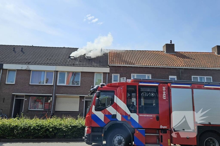 Ambulancemedewerkers ontdekken uitslaande woningbrand