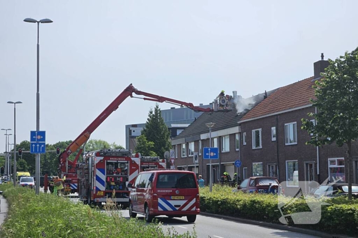 Ambulancemedewerkers ontdekken uitslaande woningbrand