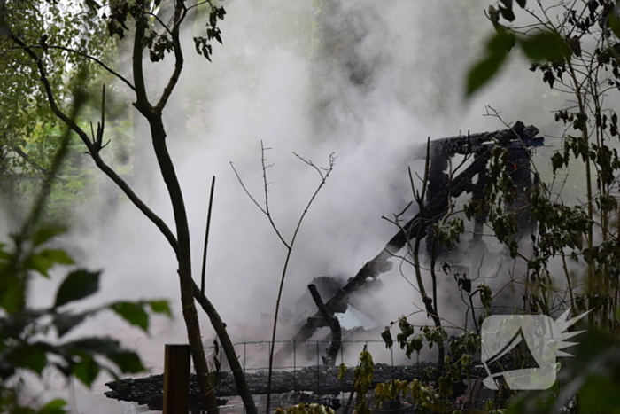 Felle brand verwoest schuur bij woning