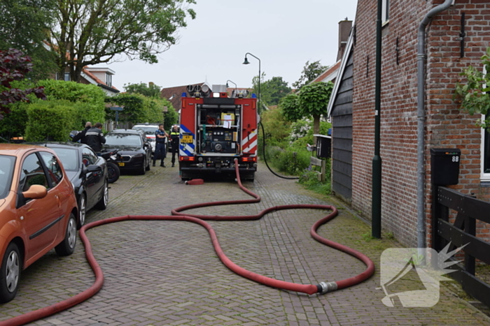 Felle brand verwoest schuur bij woning