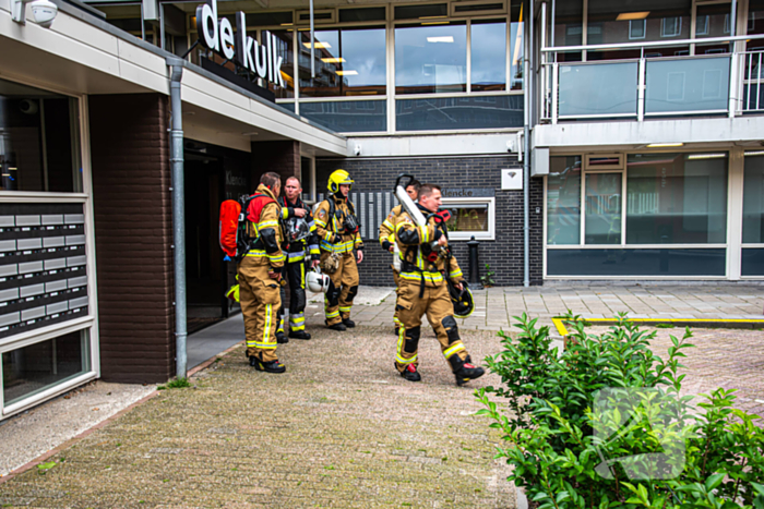 Brand in flatwoning snel onder controle
