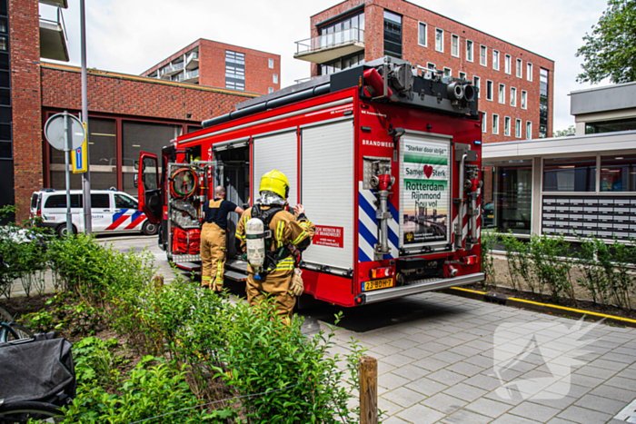 Brand in flatwoning snel onder controle