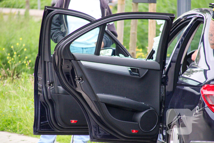 Politie tikt autoruit in nadat onwel geworden persoon tegen lantaarnpaal botst